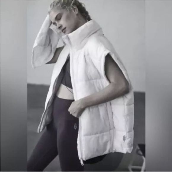 NWT Free People Movement In A Bubble Puffer Vest in White Size Small - Picture 4 of 13